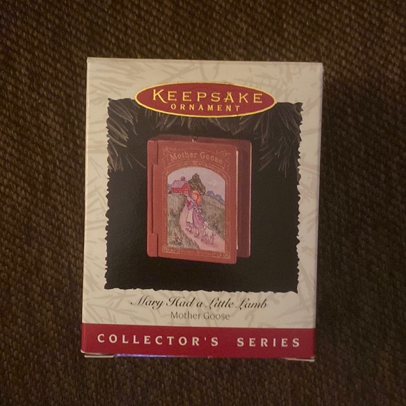 Hallmark Keepsake Ornament Mary had a Little Lamb, 4th in Series - Picture 1 of 4